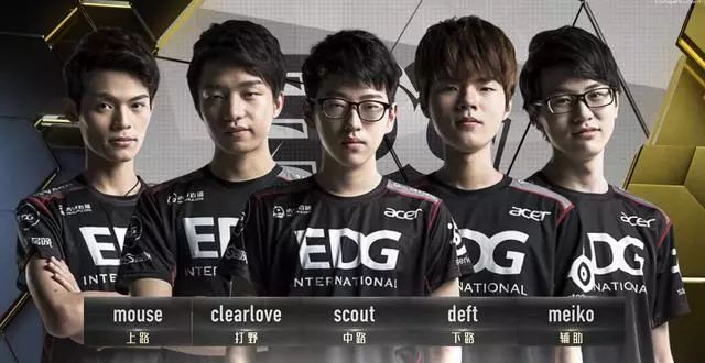 他展示了沉 他展示了沉