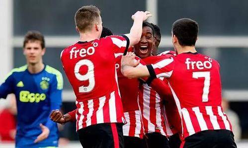 依旧保持着 依旧保持着